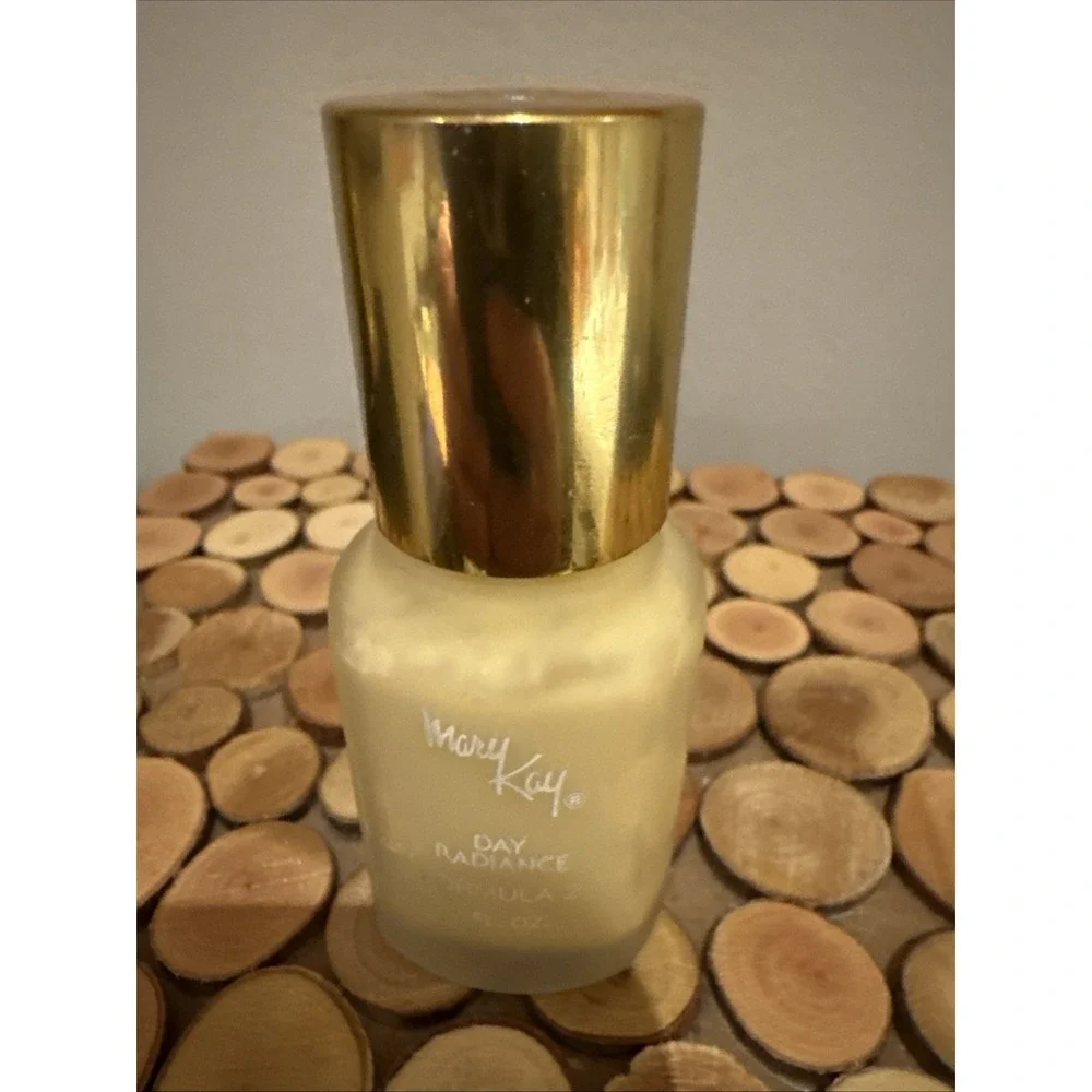 Mary Kay Day Radiance Formula 2 Foundation Yellow 1oz NOS